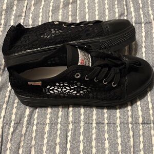 Black Lace Women's Sneakers